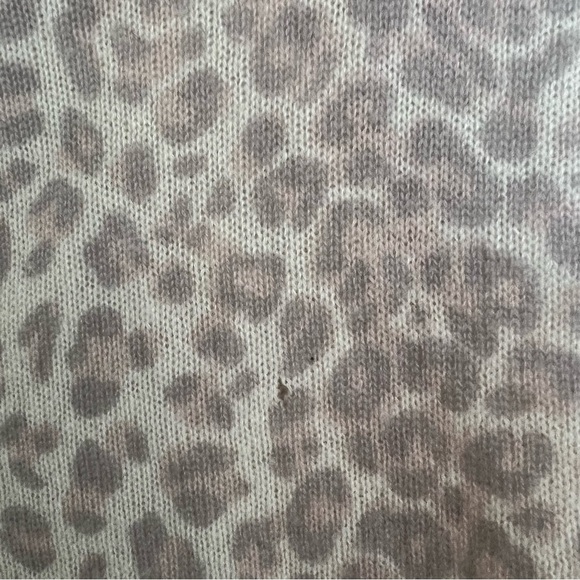 360 cashmere sylvia leopard v-neck cashmere sweater size XS - Picture 3 of 10